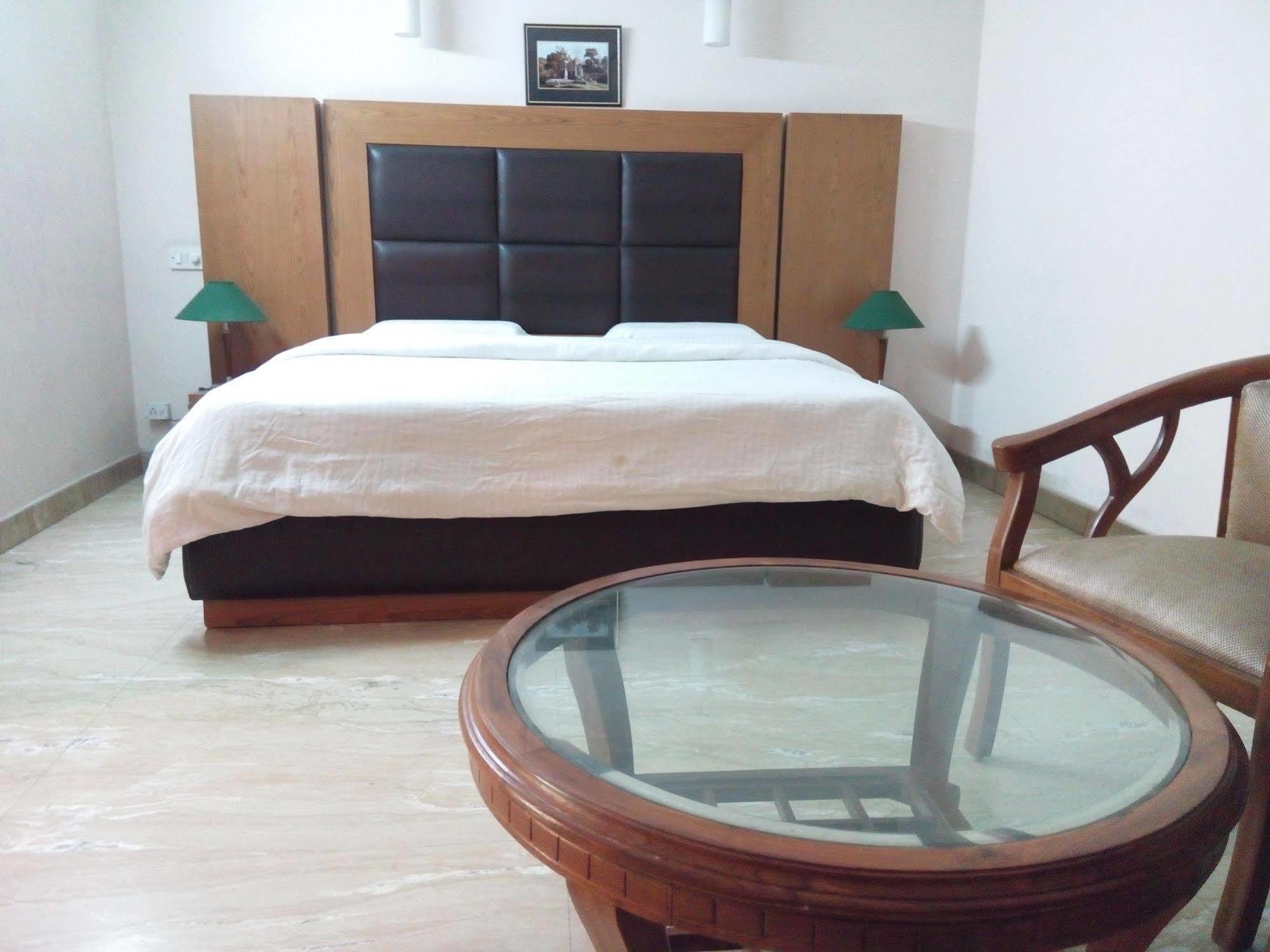 Hotel Queens Residency Gurgaon Exterior foto