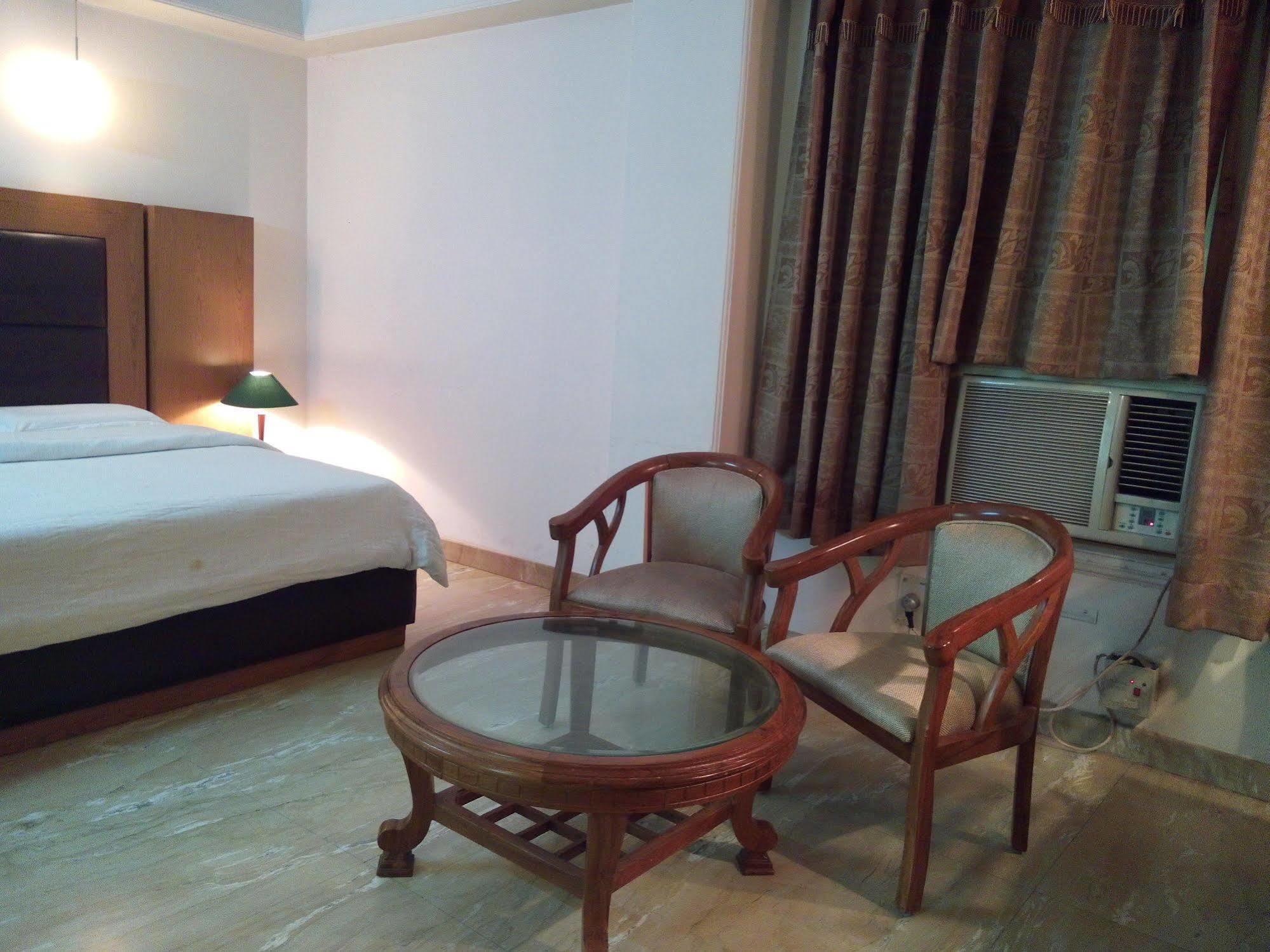 Hotel Queens Residency Gurgaon Exterior foto