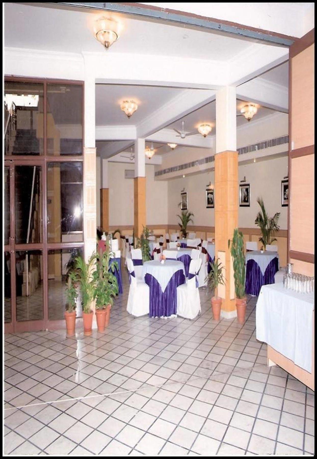 Hotel Queens Residency Gurgaon Exterior foto