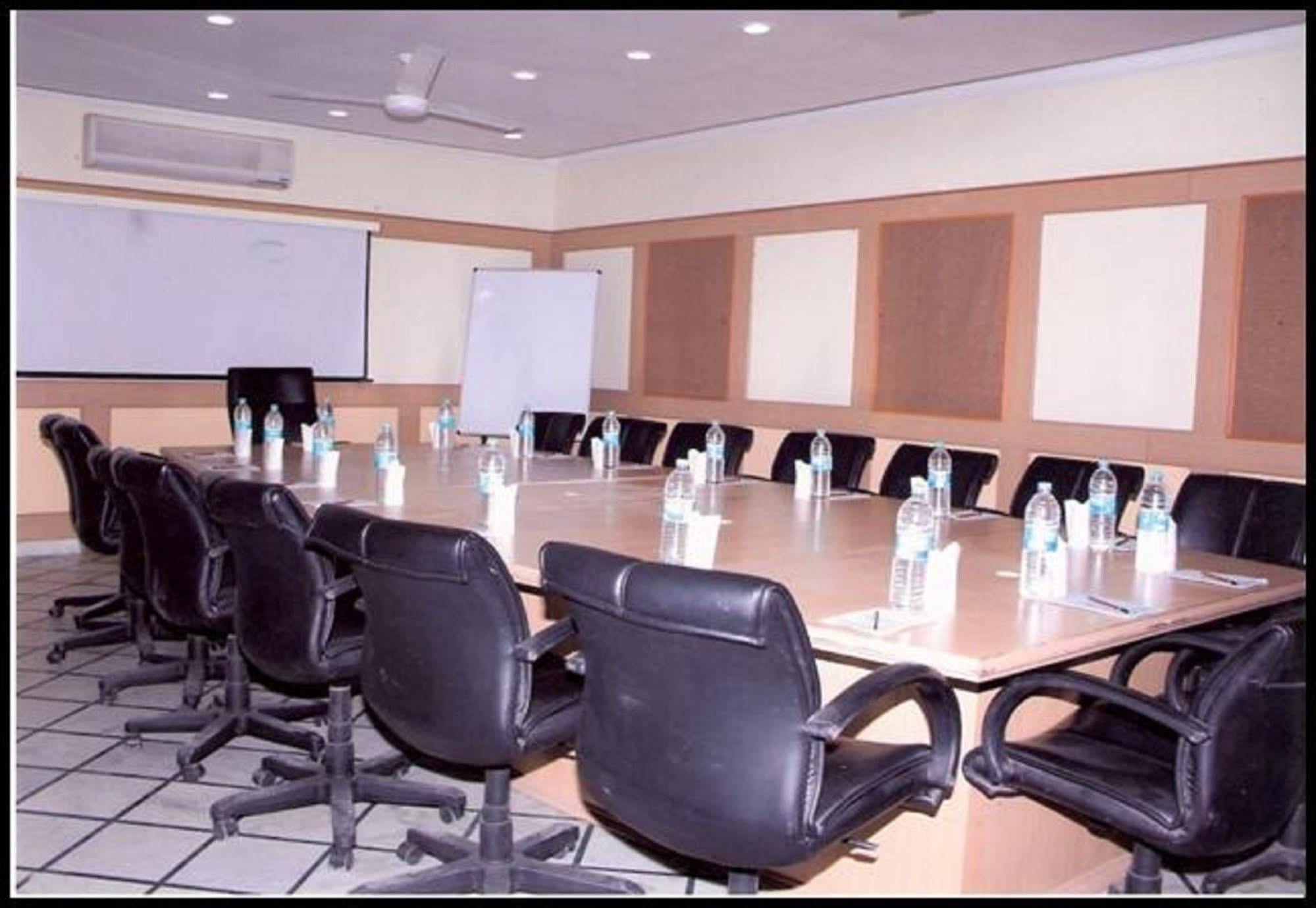 Hotel Queens Residency Gurgaon Exterior foto